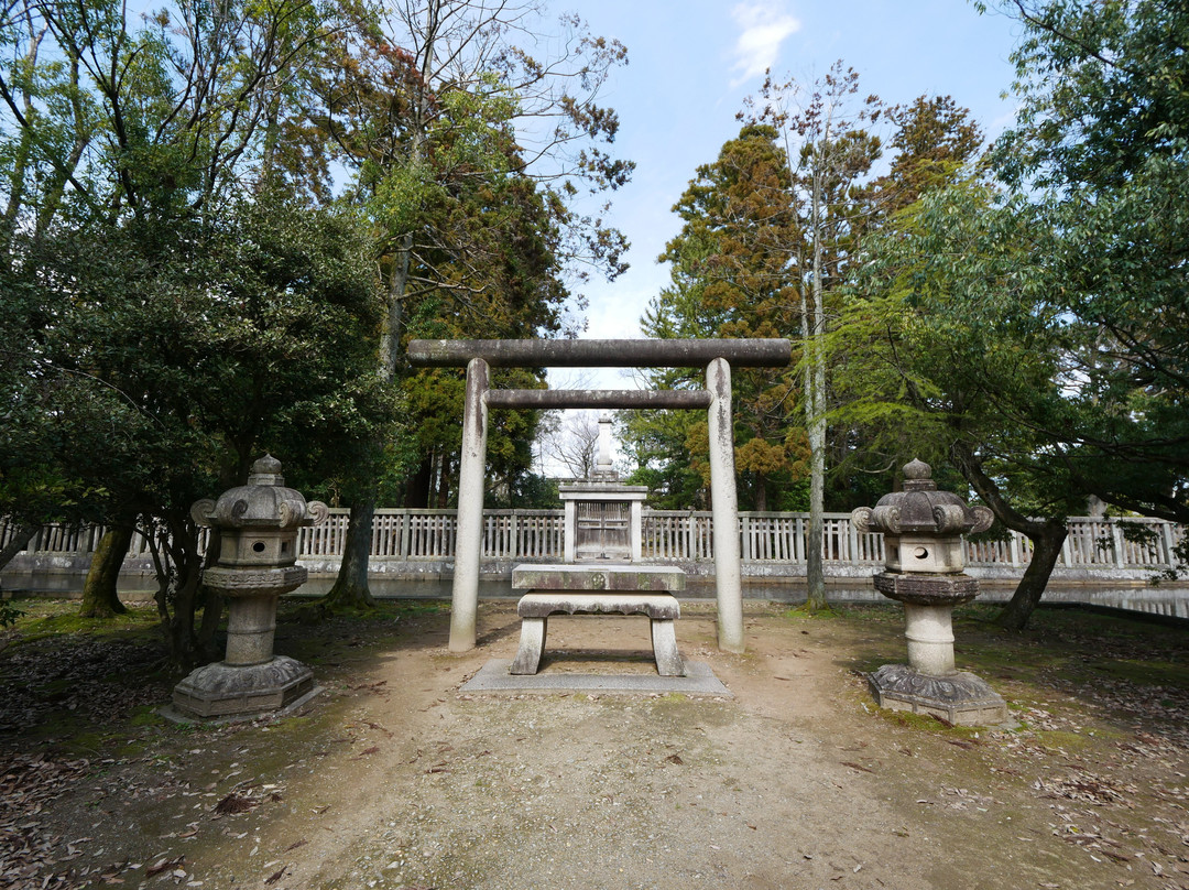 Maeda Toshinaga Cemetery-高冈市必去景点