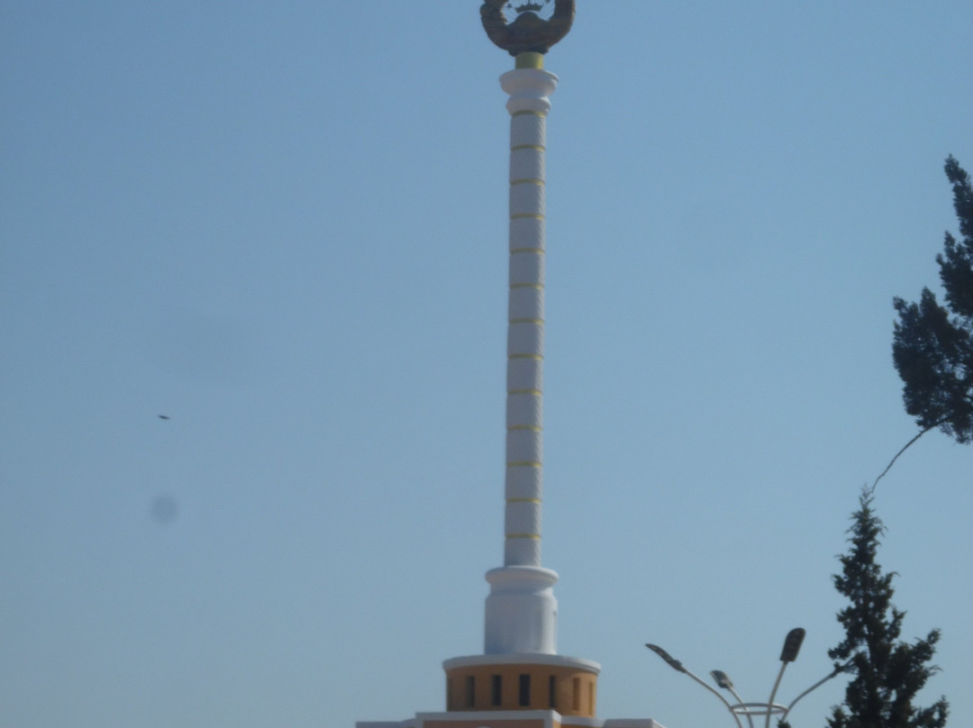 Park in Front of Hukumat-Qurghonteppa必去景点