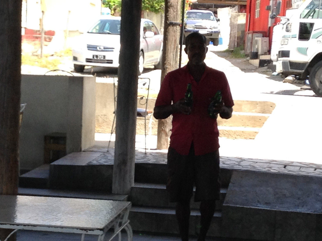 Six Cross Roads旅游攻略图片