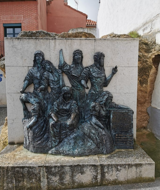 Monumento a las 7 doncellas-Simancas必去景点