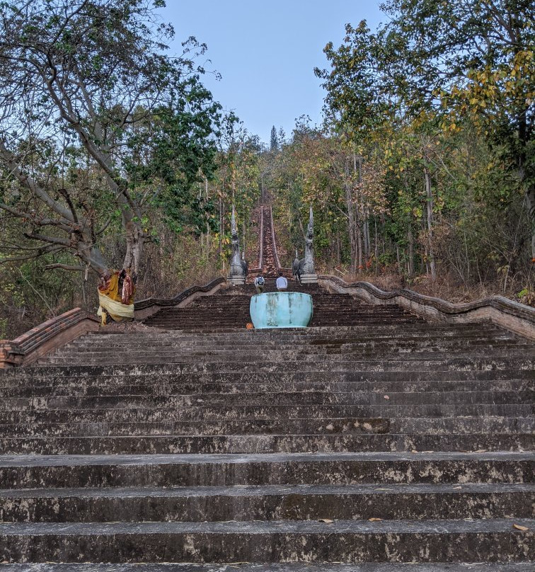 Mae Hong Son Mountain Wat景点图片
