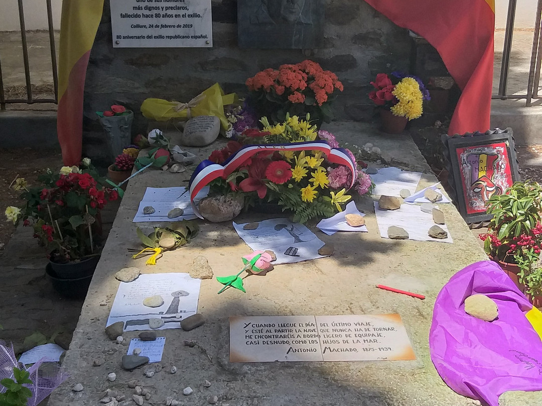 Tumba De Antonio Machado En El Cementerio De Collioure景点图片