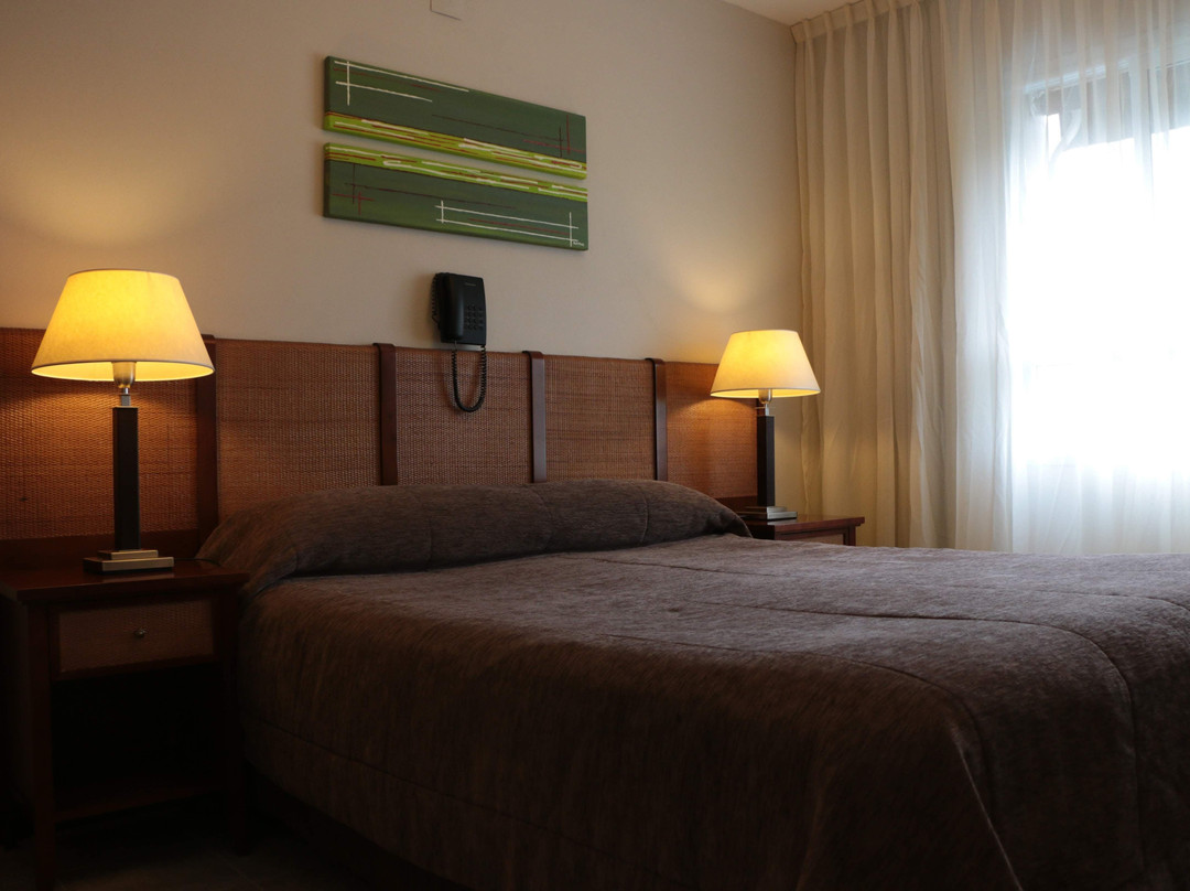 Ayres del Este主图