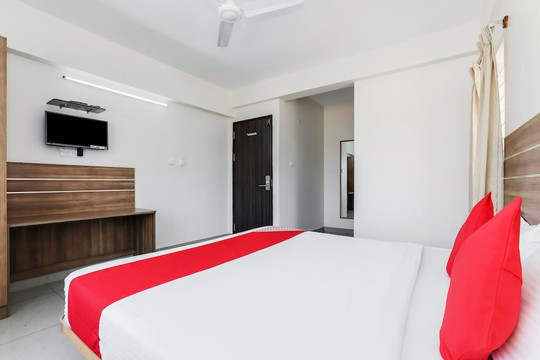 The Red Lotus Premium主图