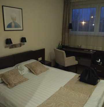 伊塞斯酒店主图