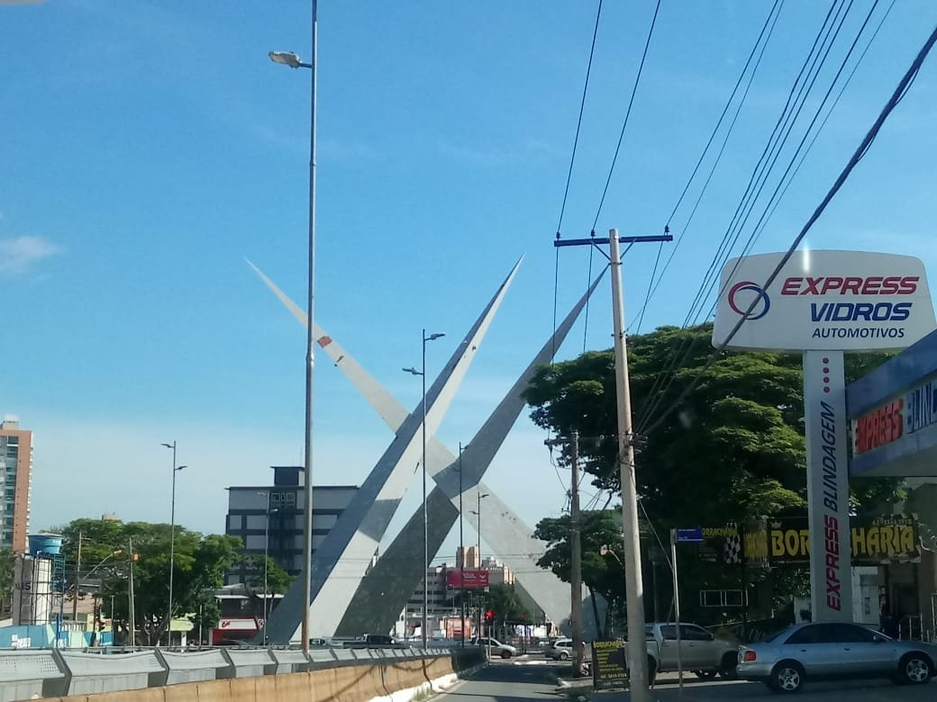 Monumento dos Três Marcos-戈亚尼亚必去景点