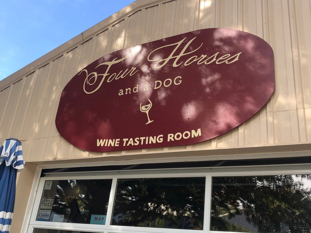 Four Horses and a Dog-Excelsior Springs必去景点