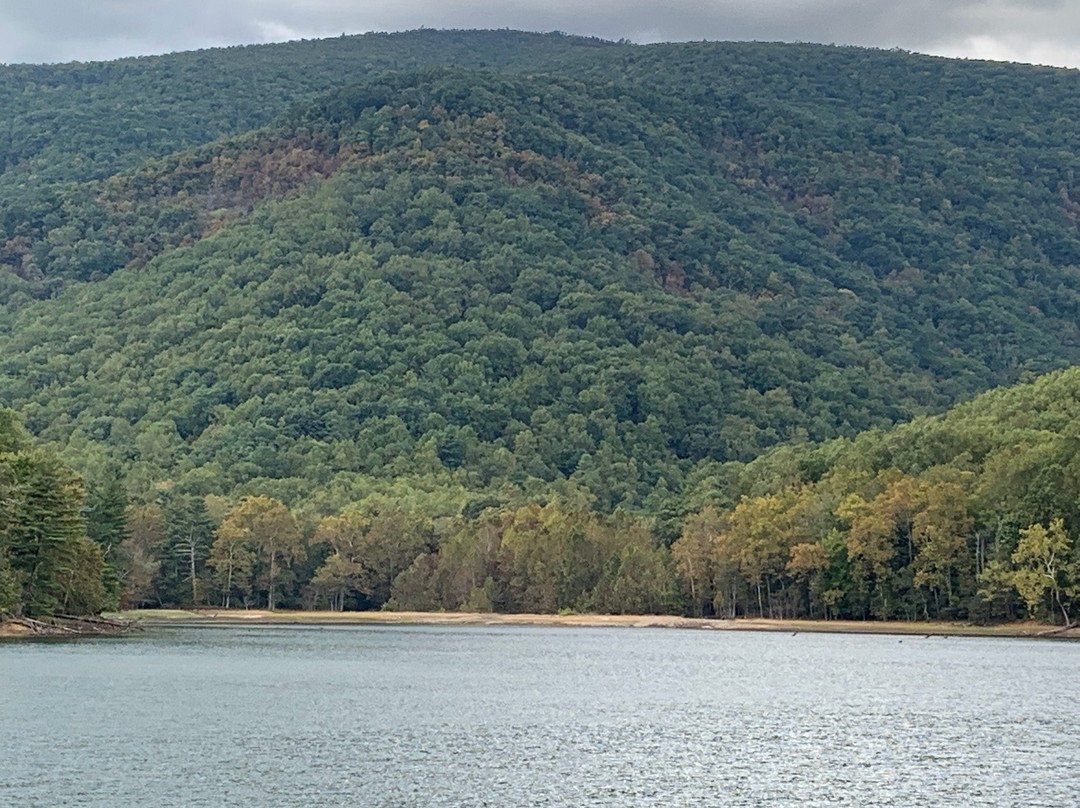 Sugar Hollow Trail to Blue Hole-Crozet必去景点