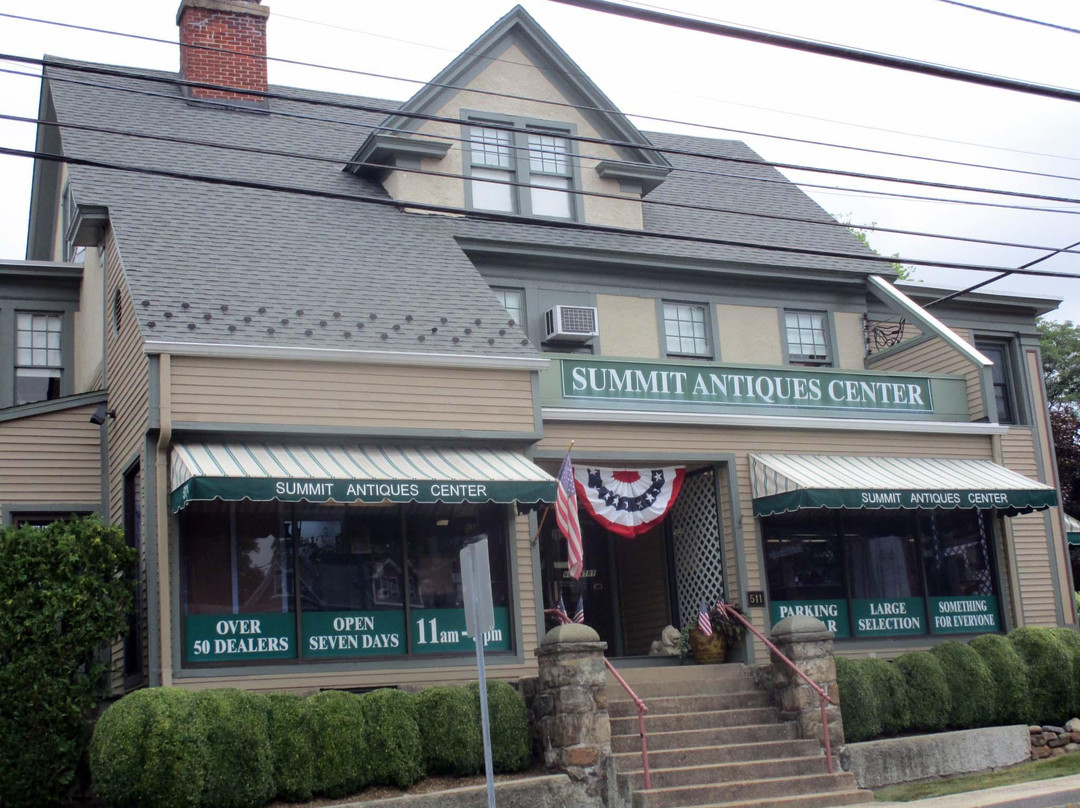 The Summit Antiques Center景点图片