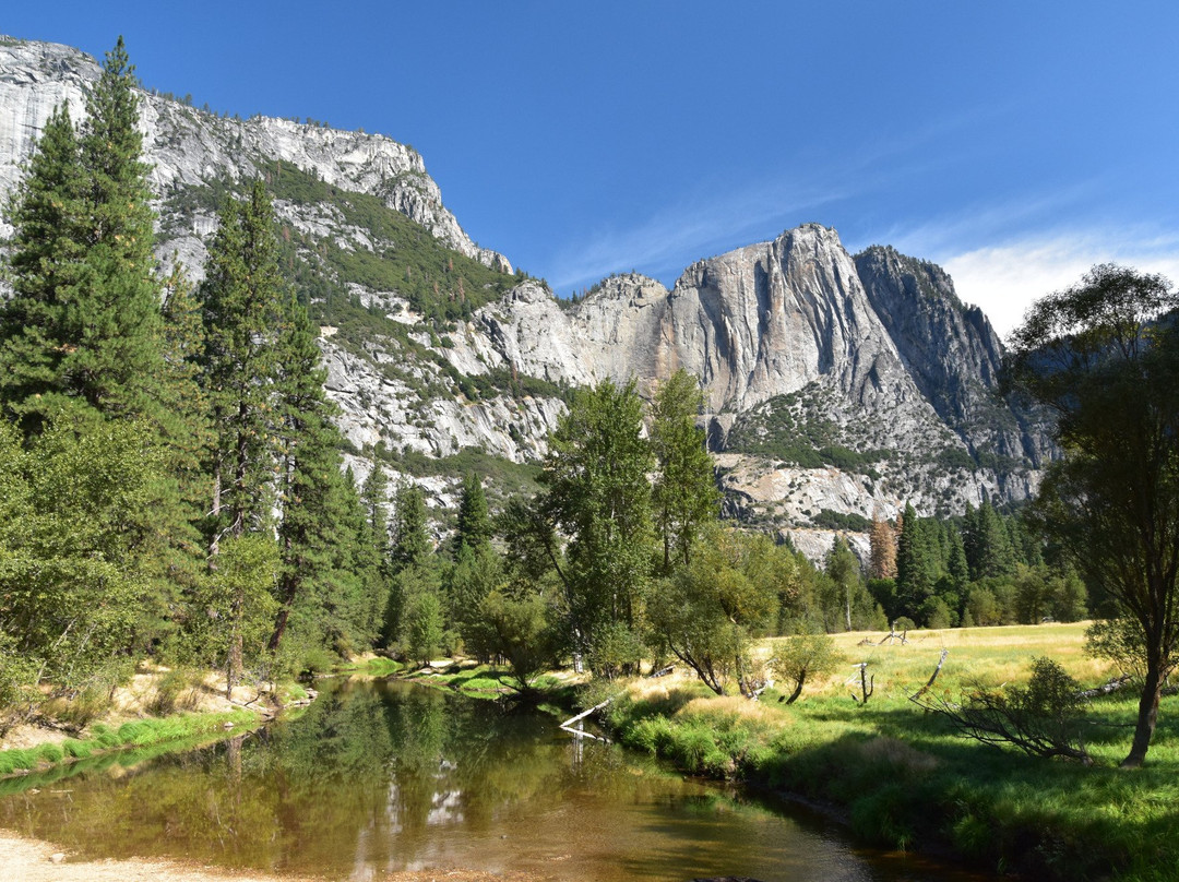 Yosemite Valley Loop Trail景点图片