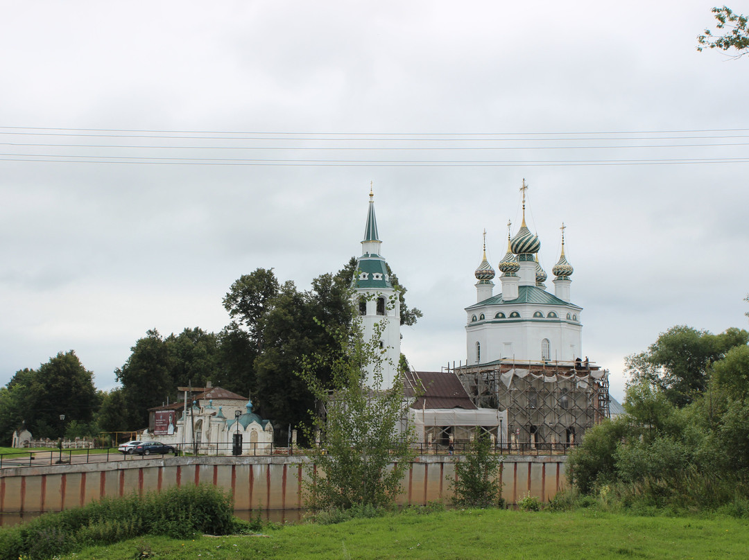 Temple Complex of Trinity Church and Vvedenskaya Church-Kholuy必去景点