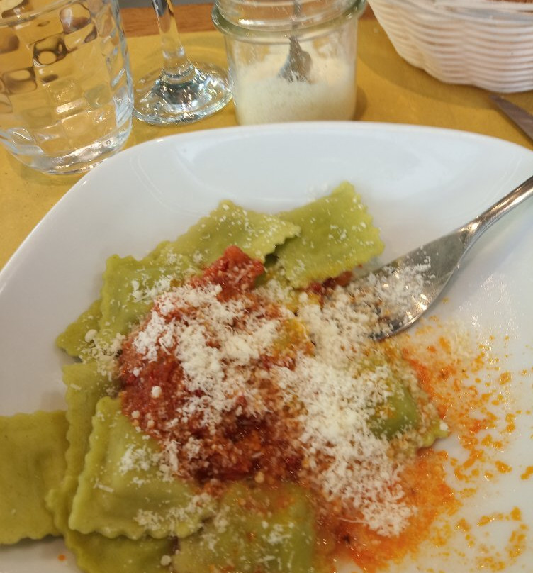 Emporio Fratelli Carli-因佩里亚必去景点