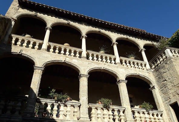 Hotel des Barons de Lacoste-佩兹纳斯必去景点
