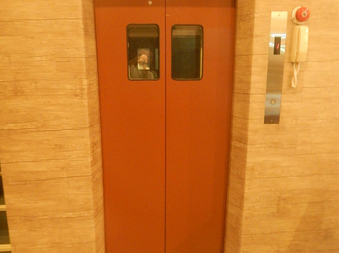 阿特华南蓬酒店主图