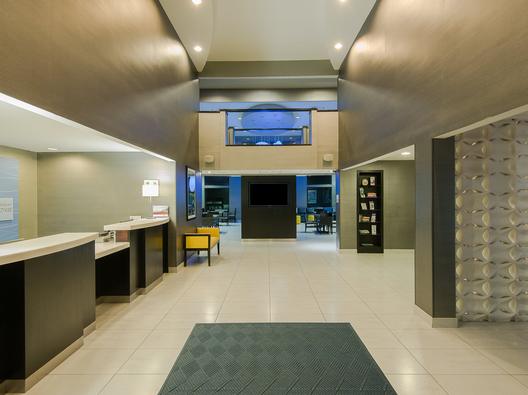 库珀斯敦快捷假日套房酒店主图