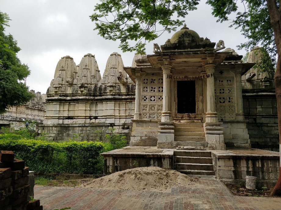 Kumbhariya Jain Temples景点图片