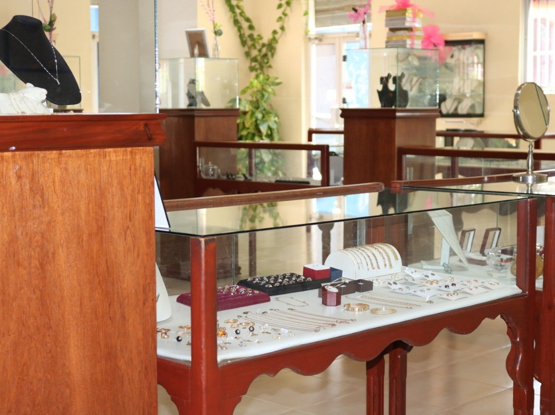 Fifi Jewelry And Cigar Store-普拉塔港必去景点