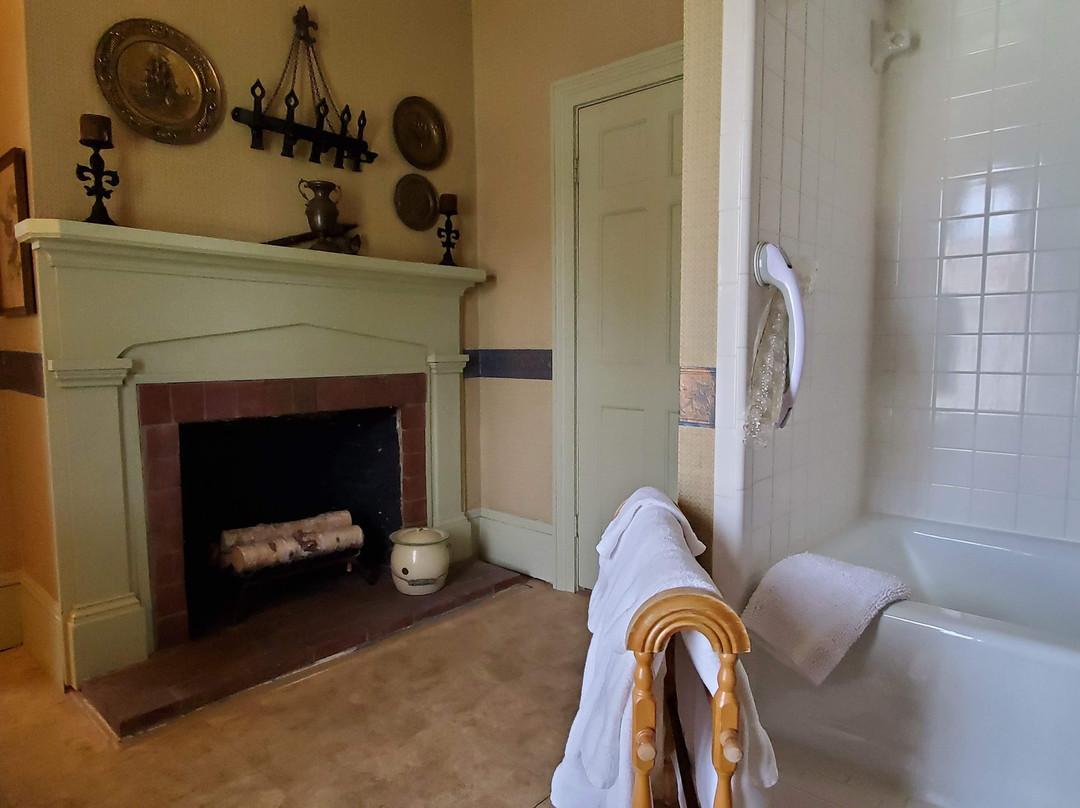 Goodbread House Inn Bed and Breakfast主图