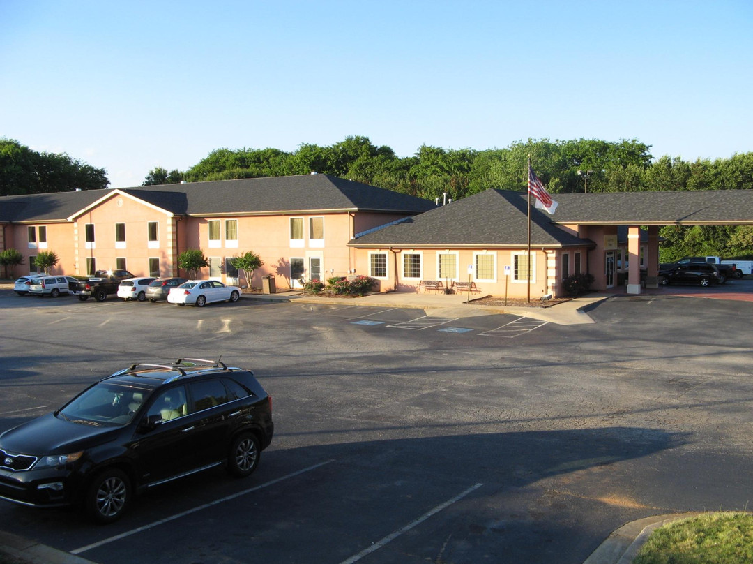 Inn & Suites Madison, GA