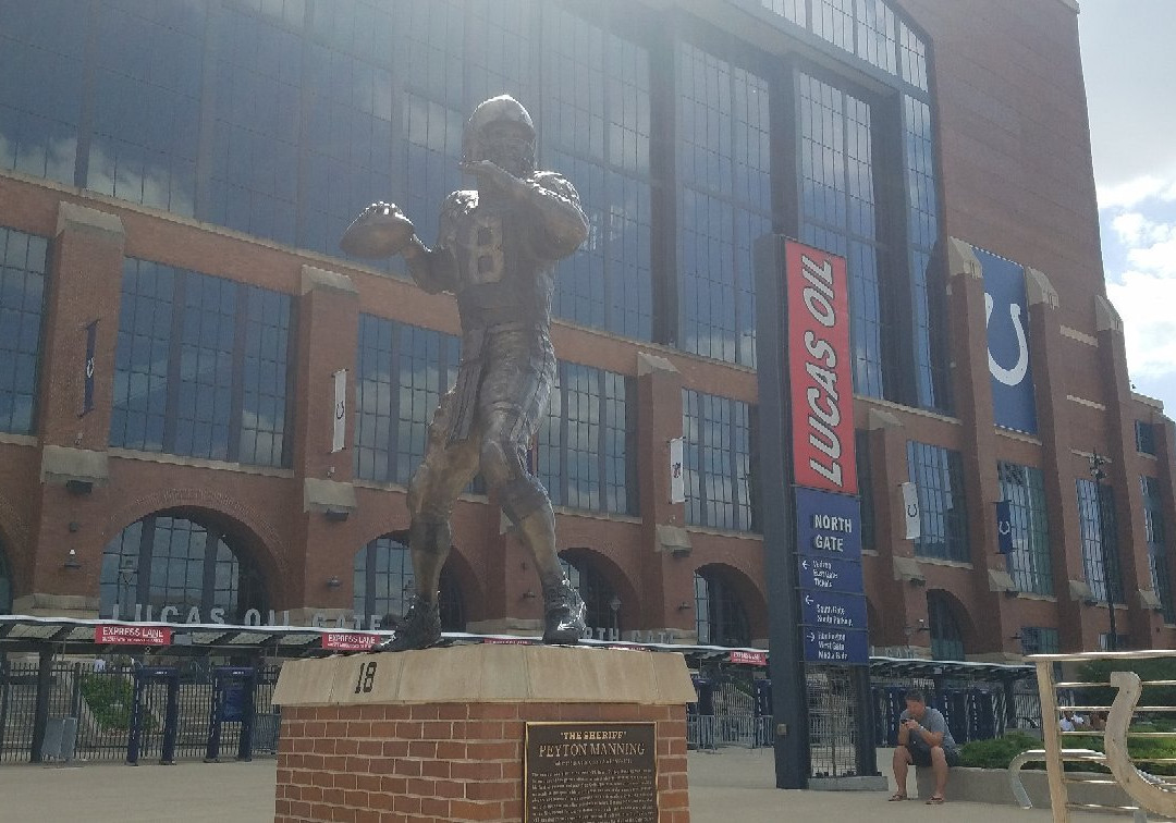 Peyton Manning Statue-印第安纳波利斯必去景点