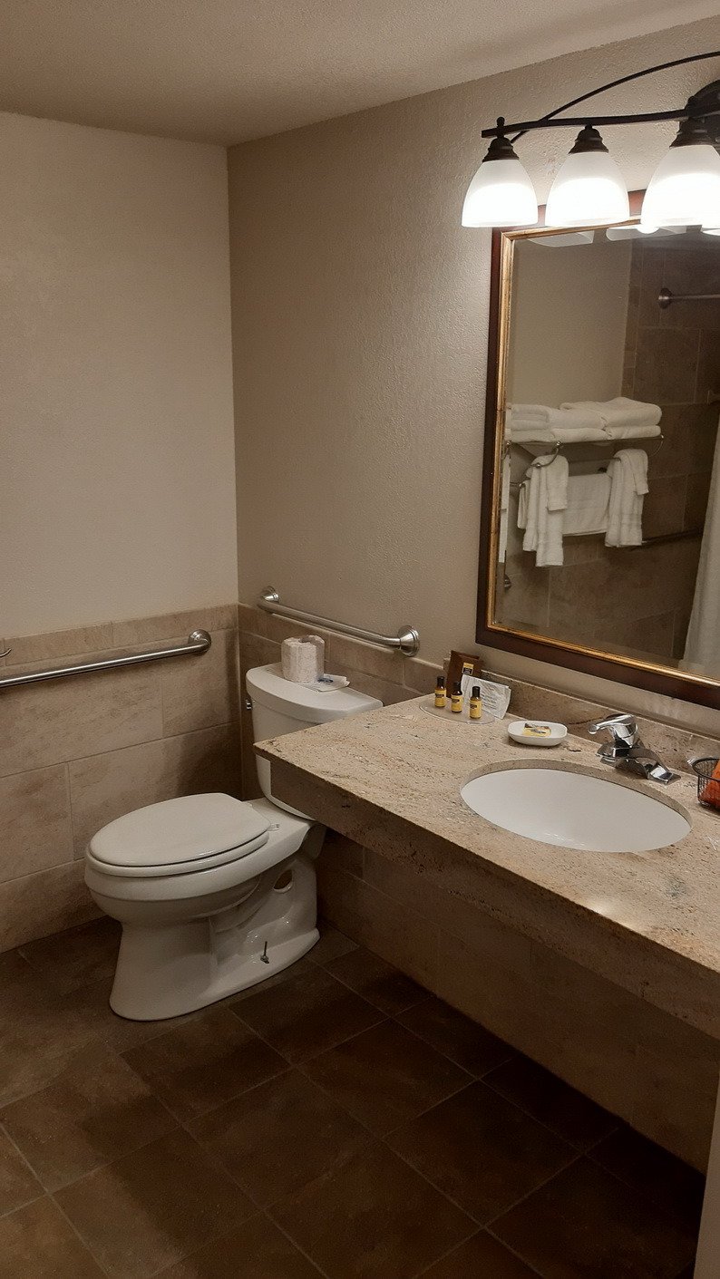 Best Western Plus Concord Inn-浴室