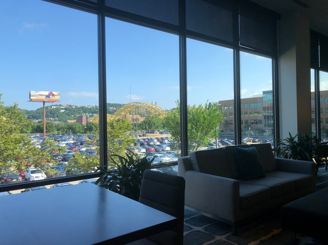 匹兹堡市区希尔顿惠庭套房酒店主图