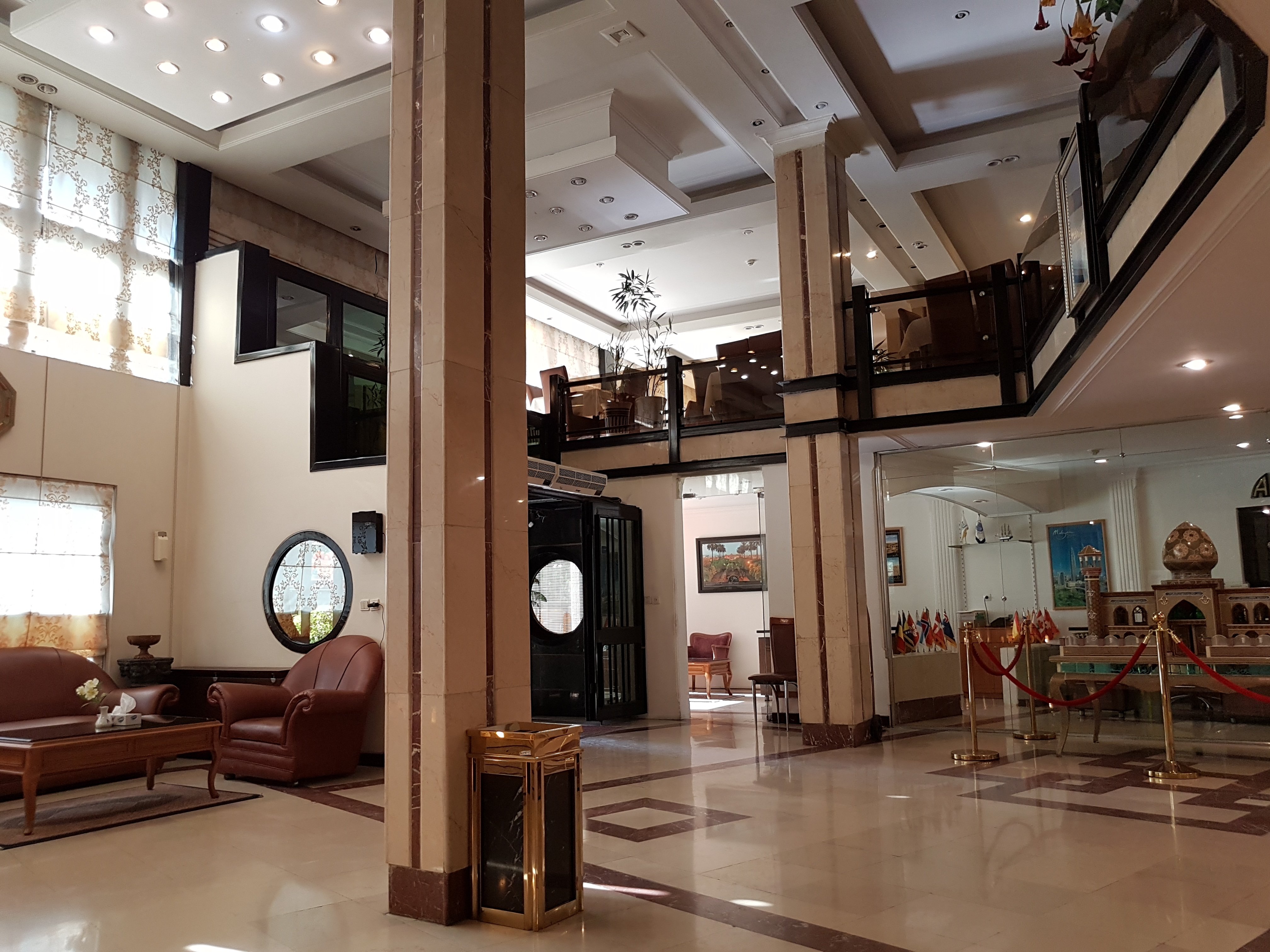 Aryo Barzan Hotel-浴室