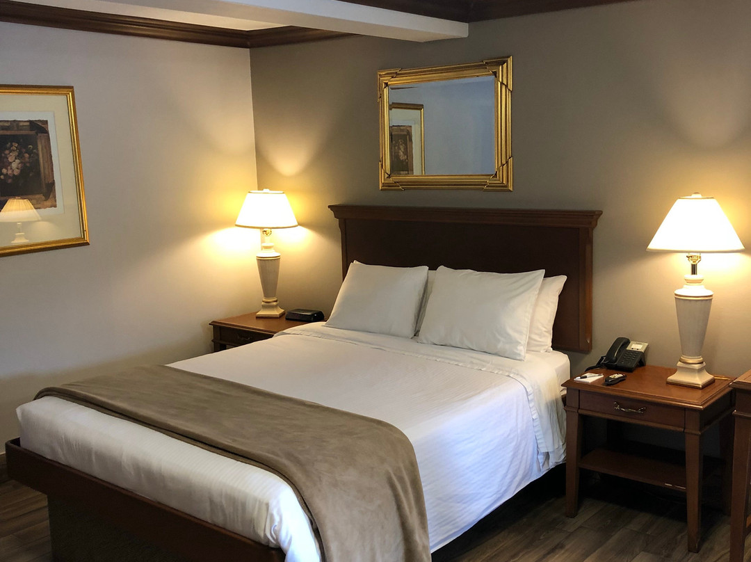 Talbot Trail Inn & Suites主图