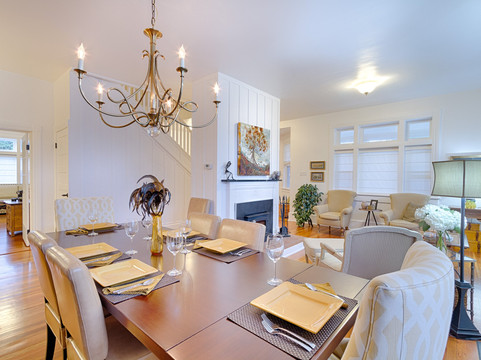 Five Blocks North主图