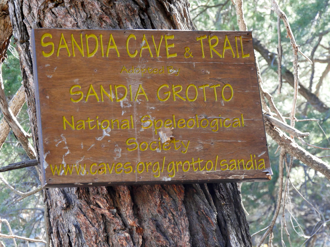 Sandia Man Cave景点图片