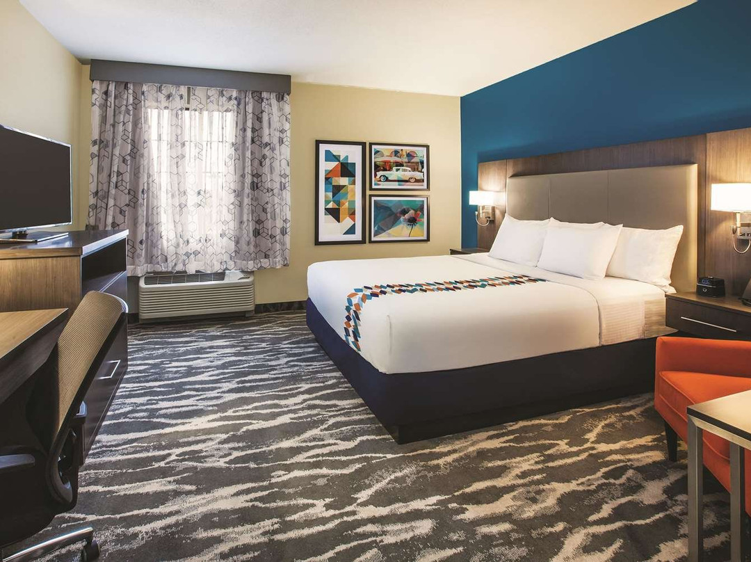 科科莫智选假日酒店主图