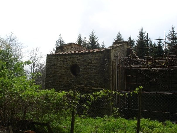 Badia di Santa Trinità in Alpe: San Galgano del Pratomagno景点图片