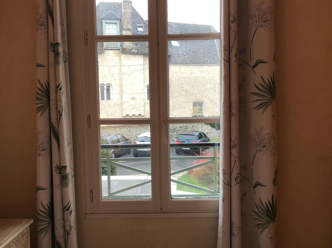 Hôtel Aux Vieux Remparts主图