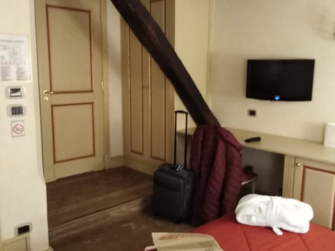 卡弗尔酒店主图