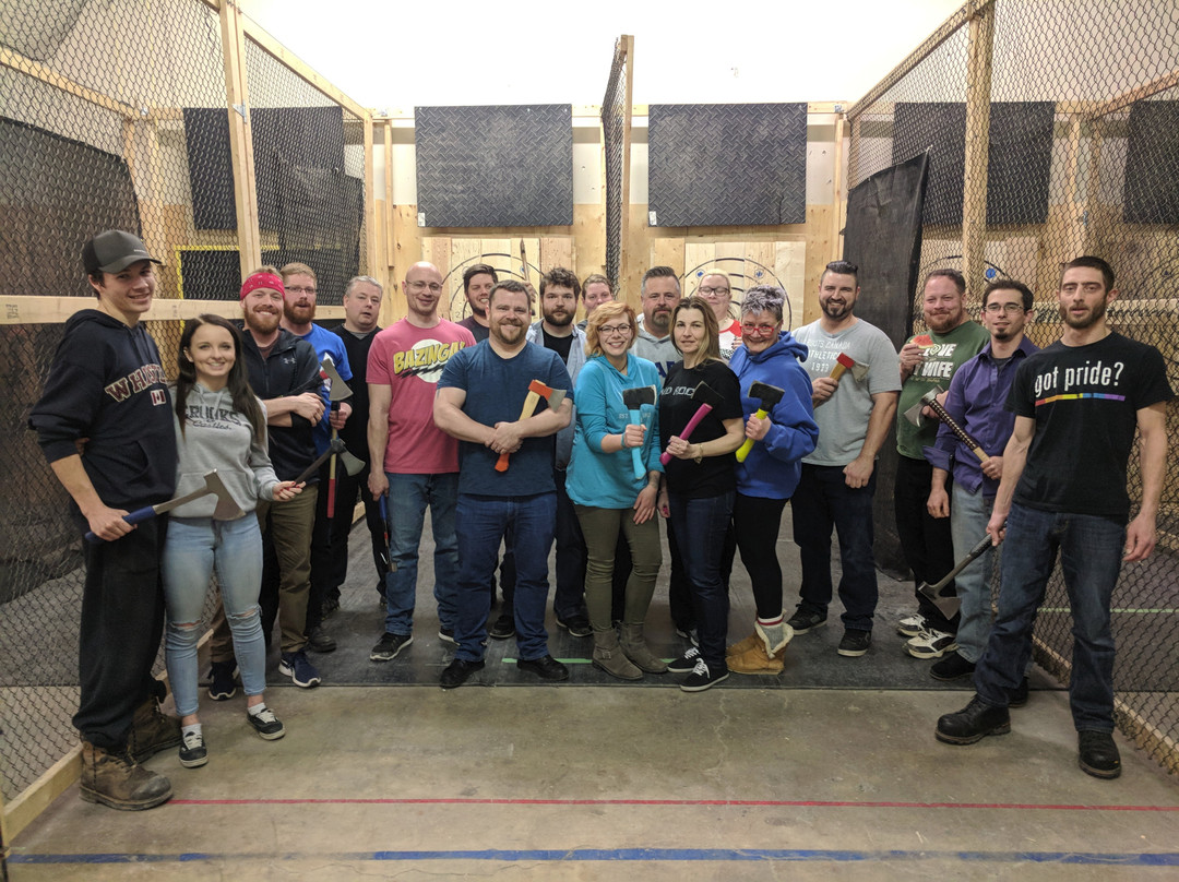 Far Shot Orangeville (Axe Throwing and Knife Throwing)景点图片