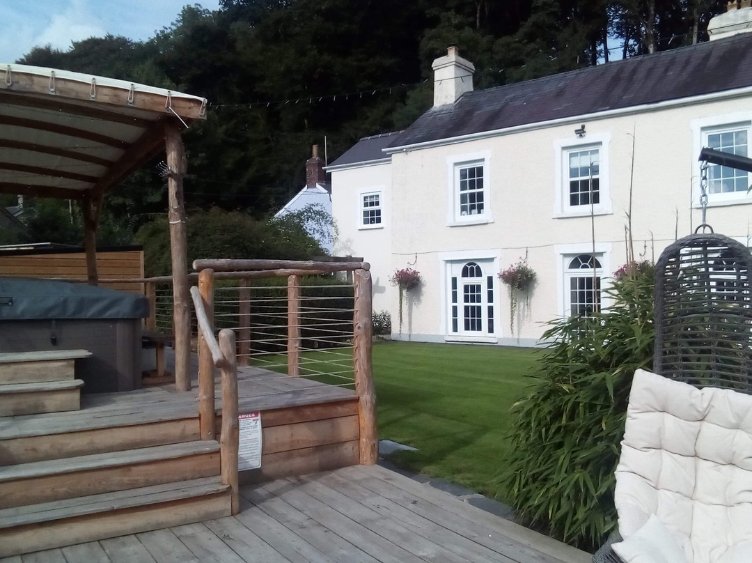 Dol Llan Mansion