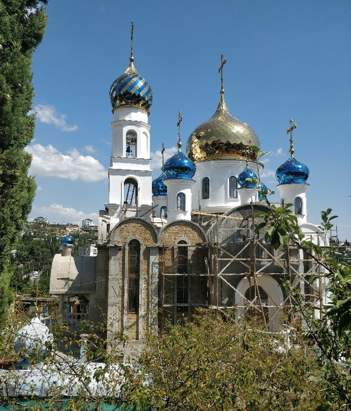 Church of the Holy Royal Martyrs-阿卢什塔必去景点