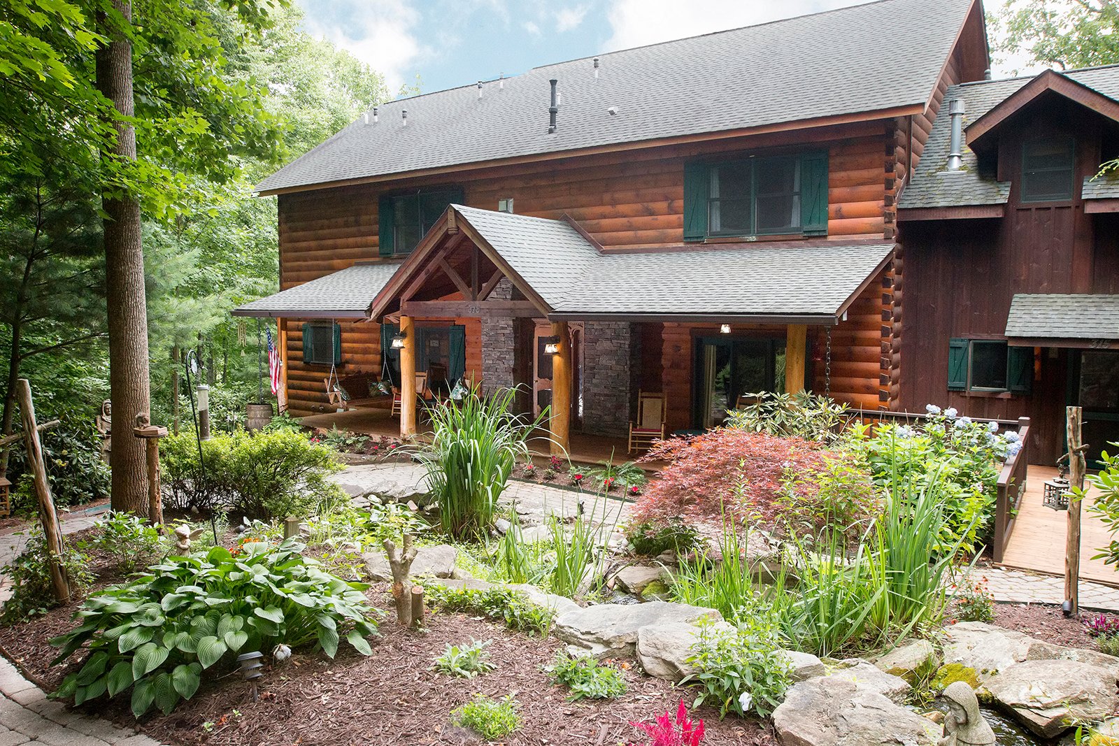 Lazy Bear Lodge-官方