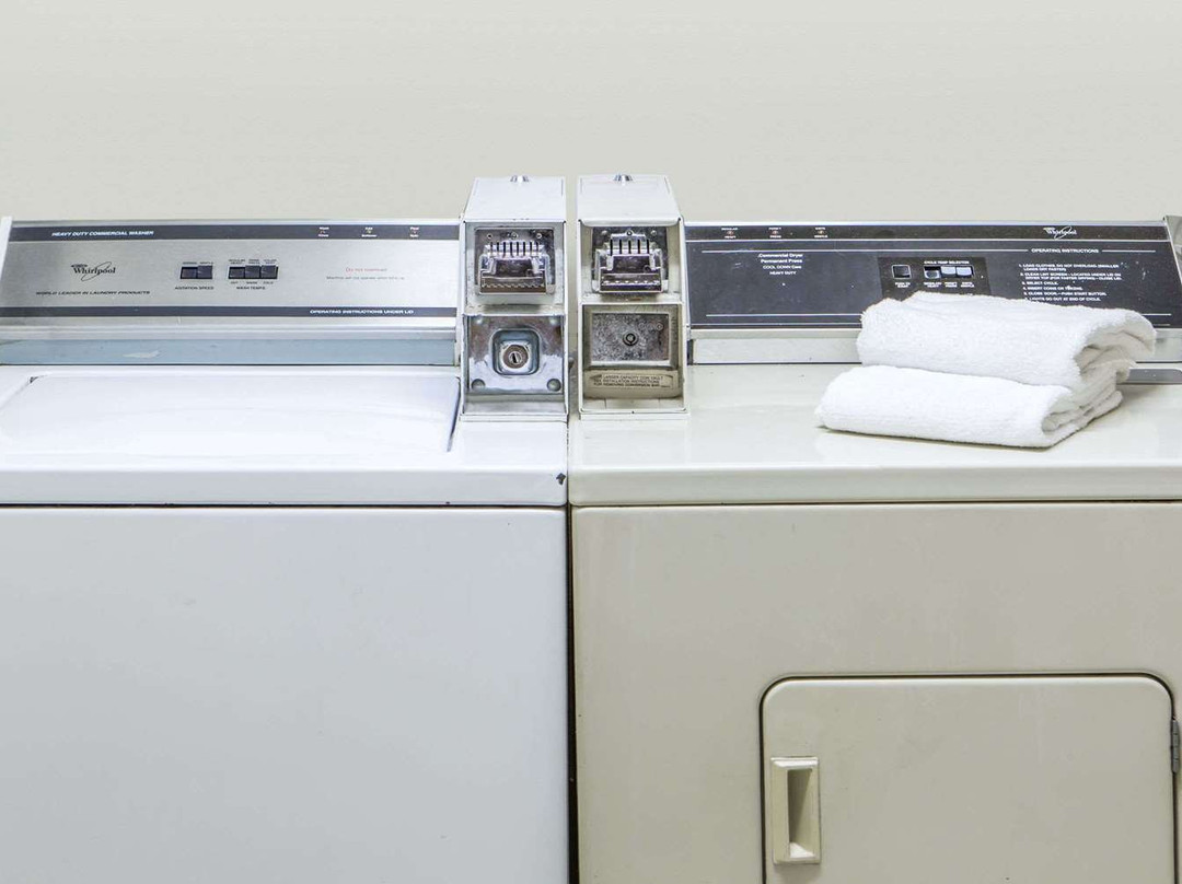 克利夫兰速8酒店主图