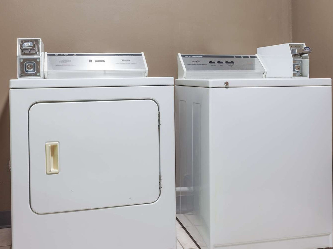 Super 8 by Wyndham la Grange KY主图