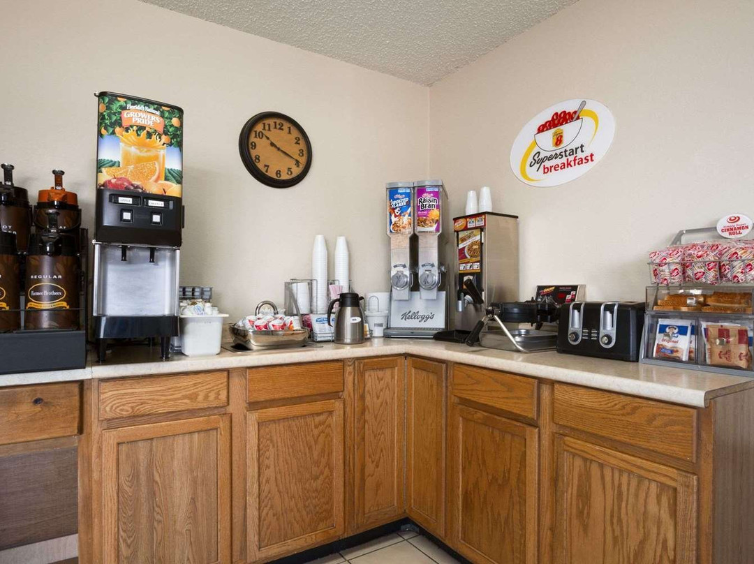 布莱克威尔速8酒店主图