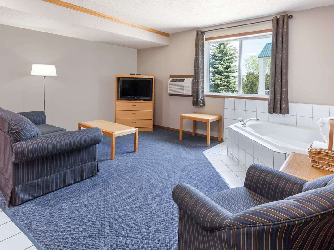 梅迪辛哈特温德姆速8酒店主图