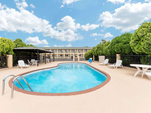 斯莱德尔戴斯酒店主图