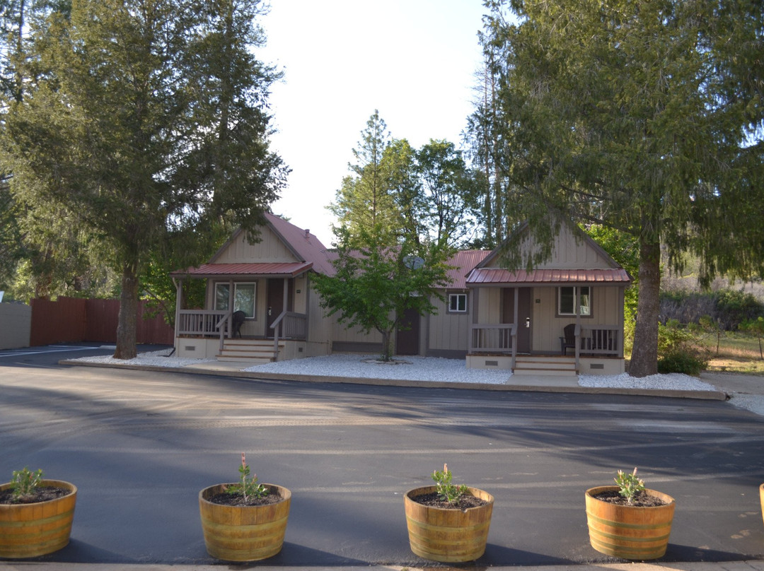 Buck Meadows Lodge主图