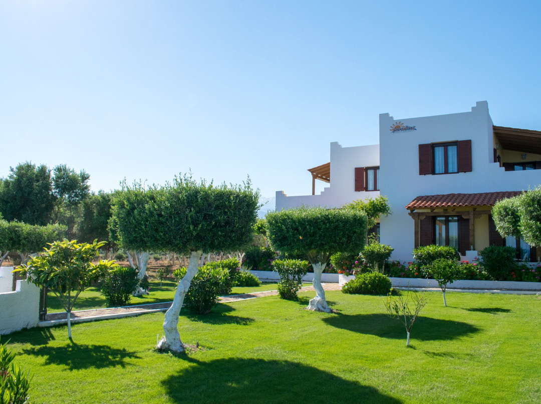 Paradisos Studios & Apartments