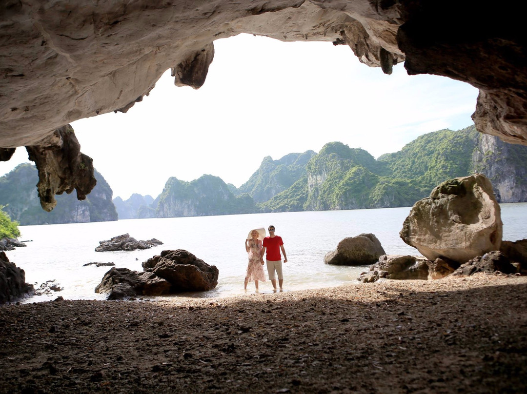 Emperor Cruises Legacy Halong-下龙湾必去景点
