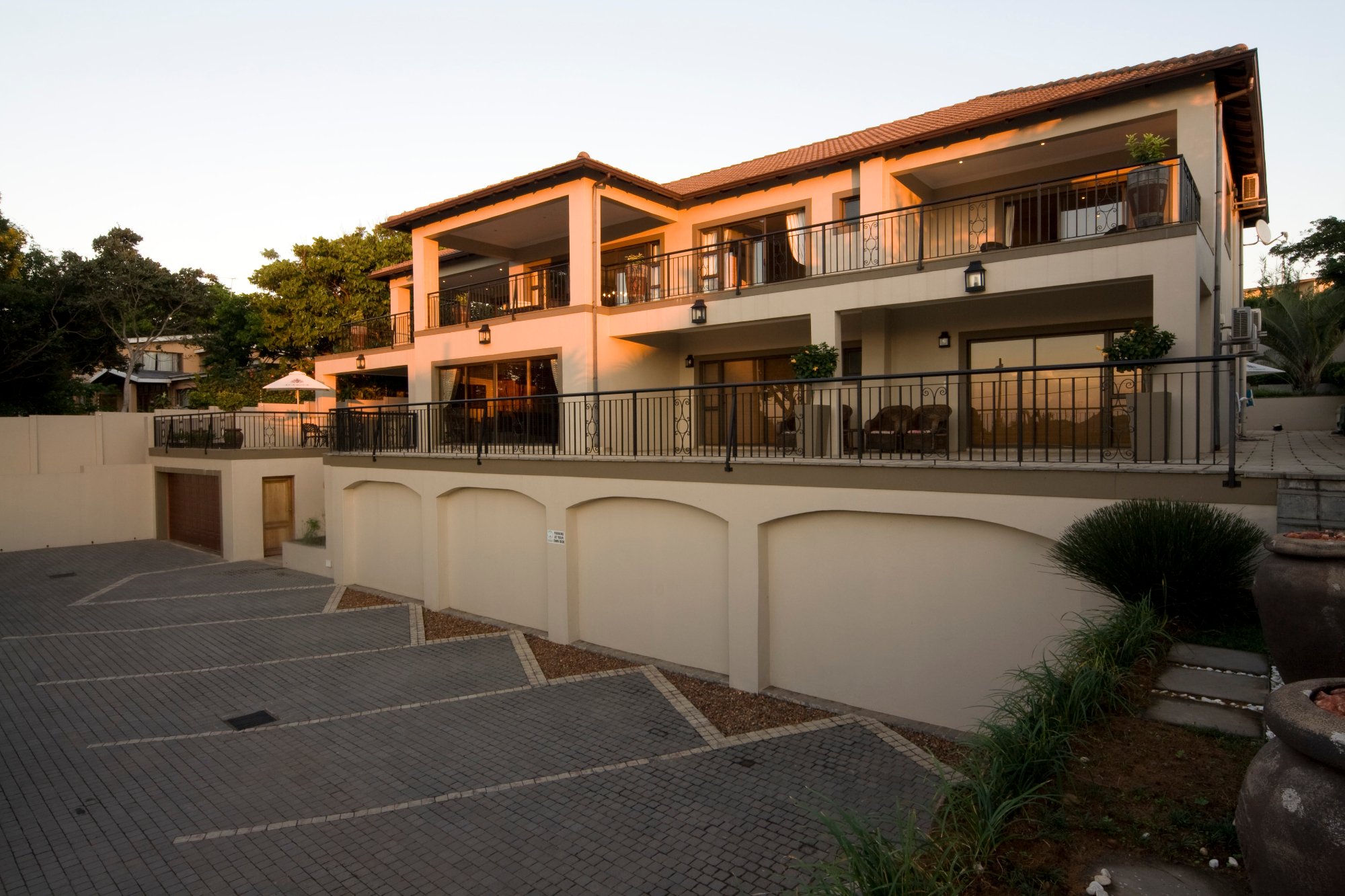 Amici Guest Lodge-官方