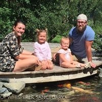 The Koi Whisperer Sanctuary & Japanese Gardens-圣查尔斯必去景点