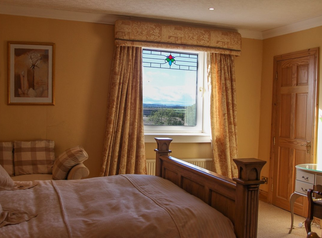 The Old Farm House主图