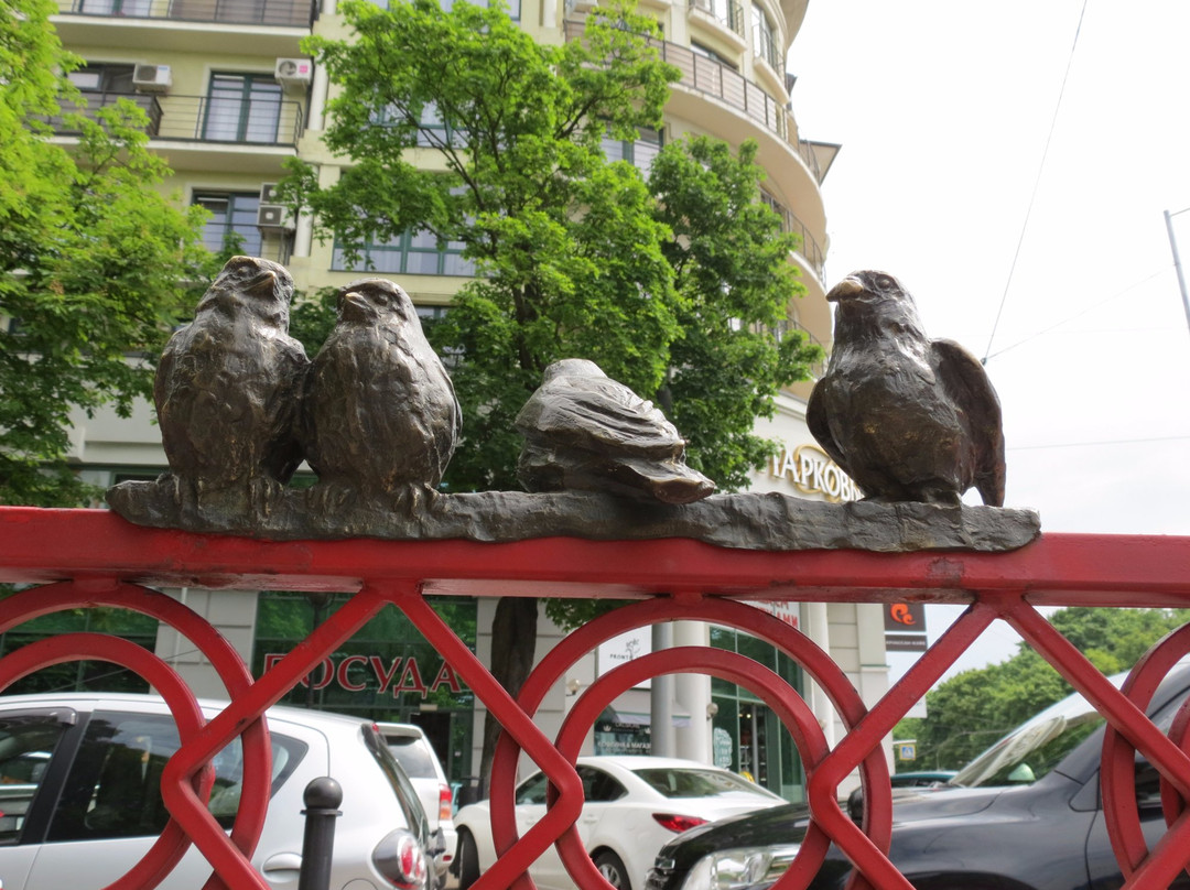 Sculpture The Cat and the Three Birds景点图片